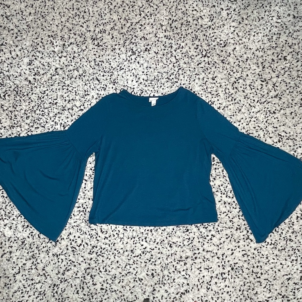 Ava & Viv Flute Sleeve Top